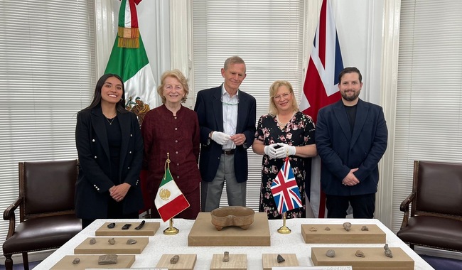 Reino Unido regresa a México 19 piezas arqueológicas