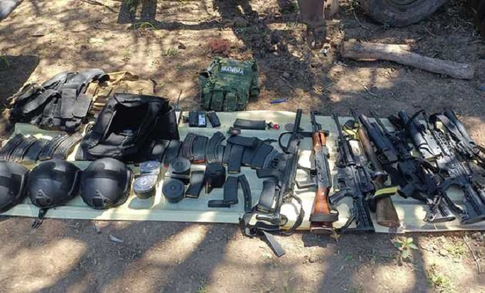 Marina aseguró 10 vehículos, armas y cartuchos en Culiacán