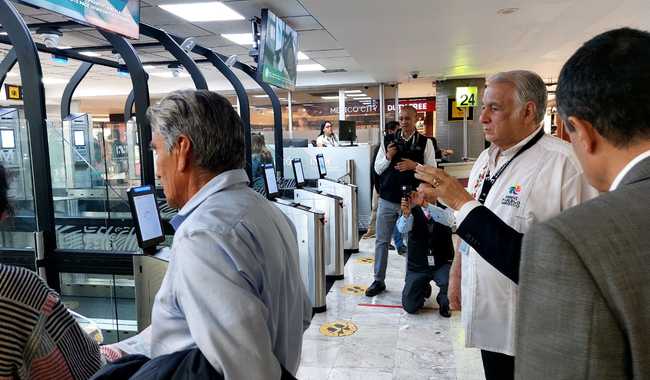 Turistas internacionales vía aérea a México agilizan su ingreso