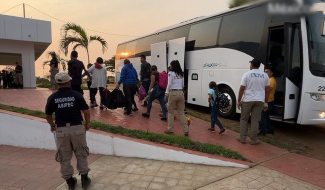 INM detiene a 82 migrantes centroamericanos en la federal Ocozocoautla-Coatzacoalcos