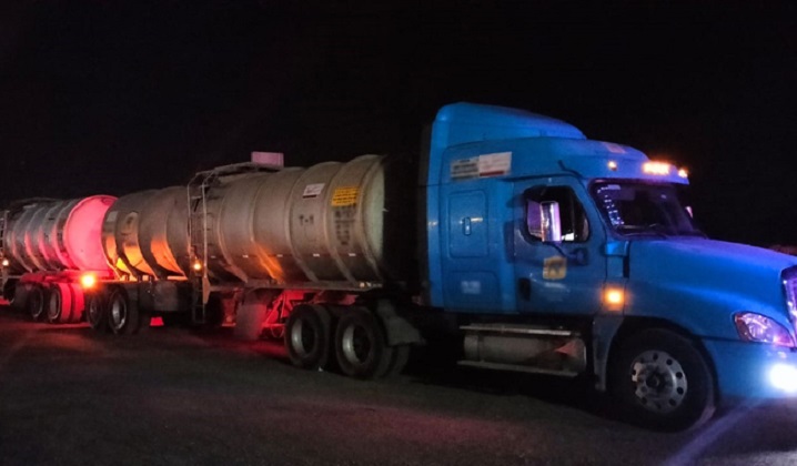 Roban doble pipa con 66 mil litros de combustible en la Puebla-Orizaba