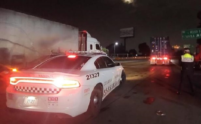 Cae trío en la México-Puebla tras robar tráiler con vinos y licores