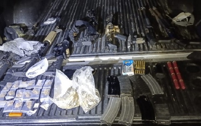 Caen seis sujetos con armas largas, marihuana y cocaína en Tabasco