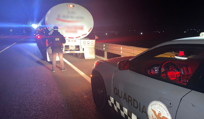 En San Luis Potosí recupera tracto camión con 60 mil litros de hidrocarburo