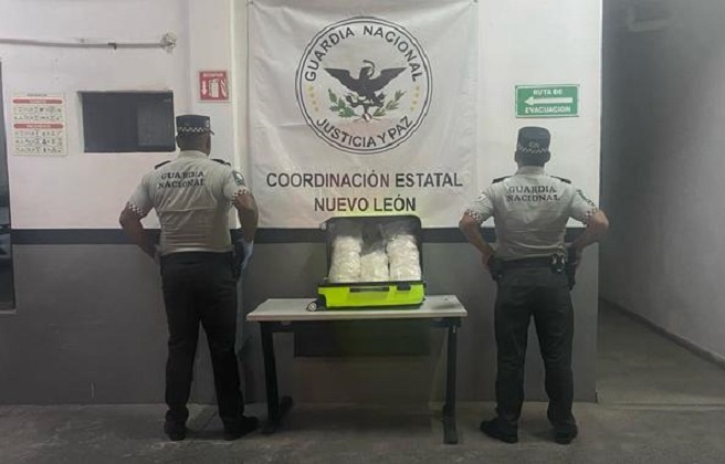 Frenan envíos de 13 kilos de droga cristal y 13 paquetes con marihuana