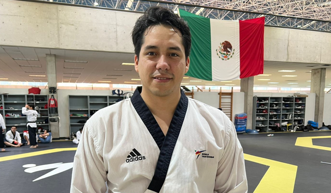 Vaslav Ayala va por podio en el Mundial de Taekwondo Poomsae 2024