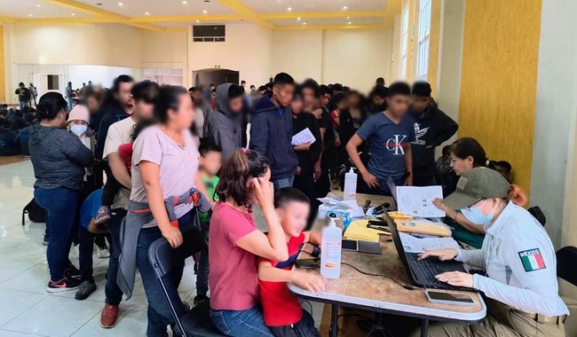 Ubican a 726 migrantes en una bodega en Tlaxcala