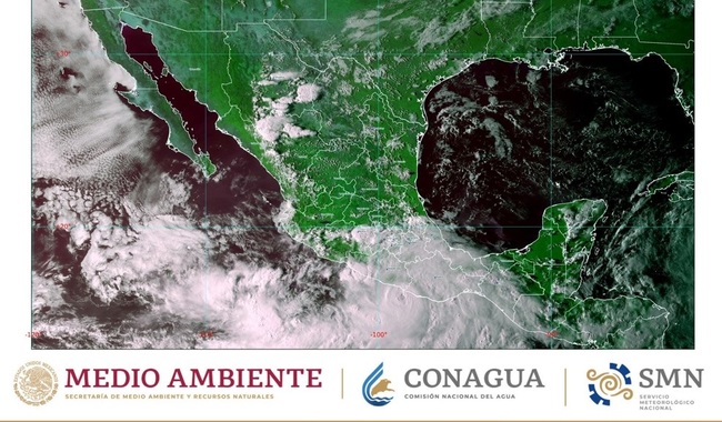 Huracán John se aproxima lentamente a costas de Guerrero y Oaxaca