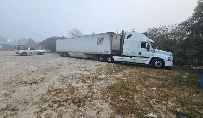 Guardia Nacional rescata a trailero y recupera tractocamion robado