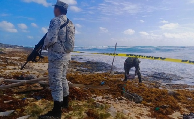 Incautan 22 kilos de droga en plena playa de Cozumel