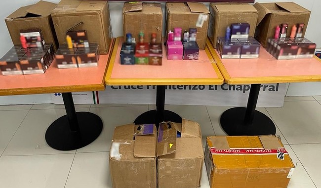 En camioneta intentan pasar de EU a México 1,500 cigarrillos electrónicos y 250 de marihuana