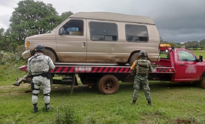 Transportaban en camioneta más de 2 mil 700 litros de huachicol