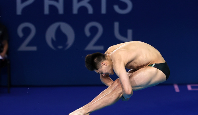 Osmar Olvera se instala en la final olímpica de trampolín individual