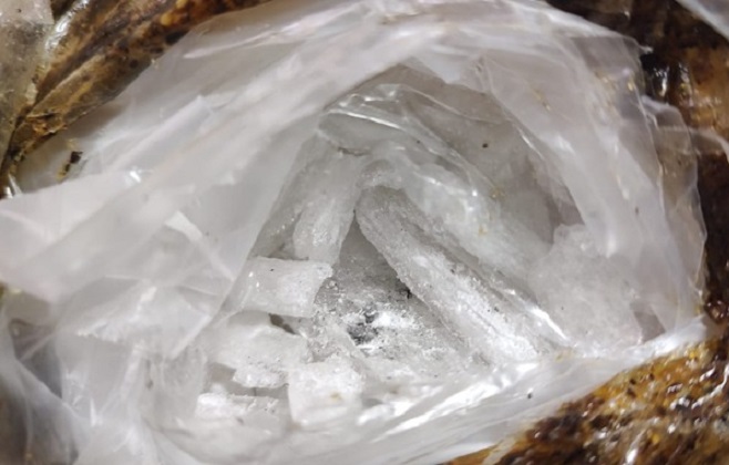 Detectan 350 churros de marihuana y caja con droga cristal