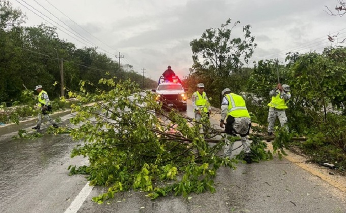 Realizan limpieza en Quintana Roo, Yucatán y Campeche tras paso de Beryl