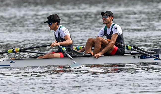 Miguel Carballo y Alexis López avanzan a repechaje de remo