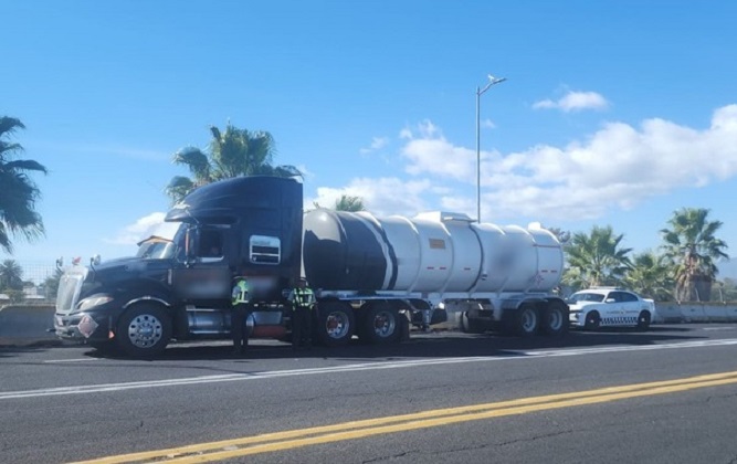 Asegura GN camión con 30 mil litros de combustible en Tehuacán