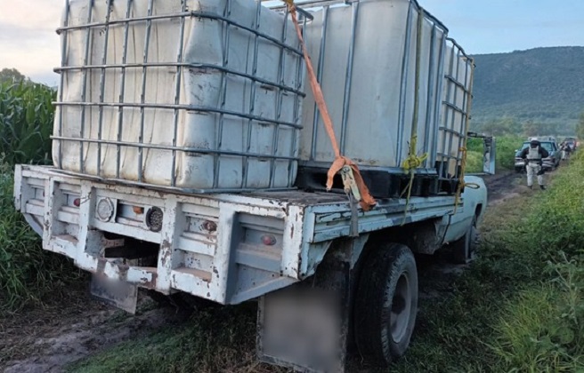 Frenan caravana de camionetas con huachicol en Hidalgo