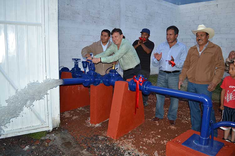 Pone en marcha edil de Tepeaca pozo de agua potable en San Pedro La Joya