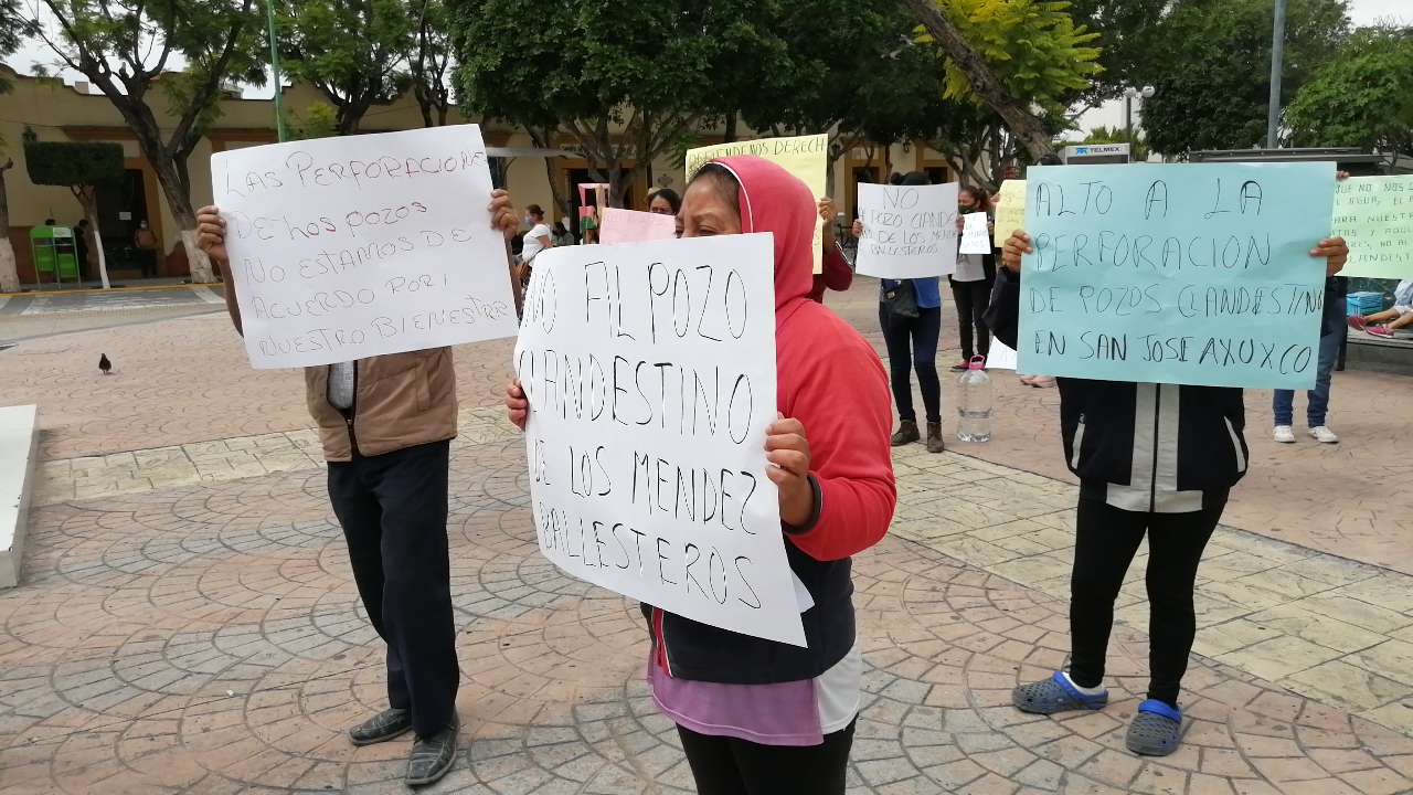 Protestan por construcción de granja y perforación de pozos clandestinos en Miahuatlán