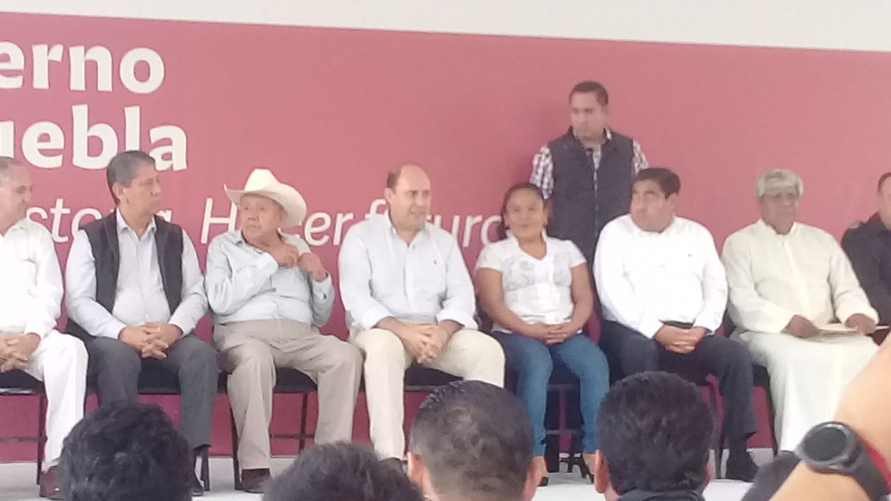 Barbosa desaira a esposo de alcaldesa de Tepexco, el regidor Jaime Aparicio