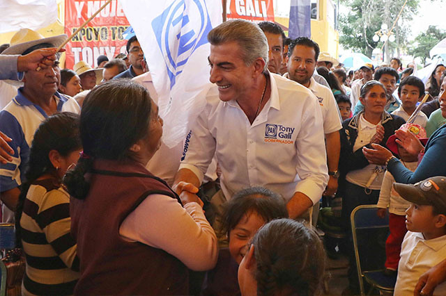 Preescolares de Puebla tendrán computadoras, anuncia Gali en Nopalucan