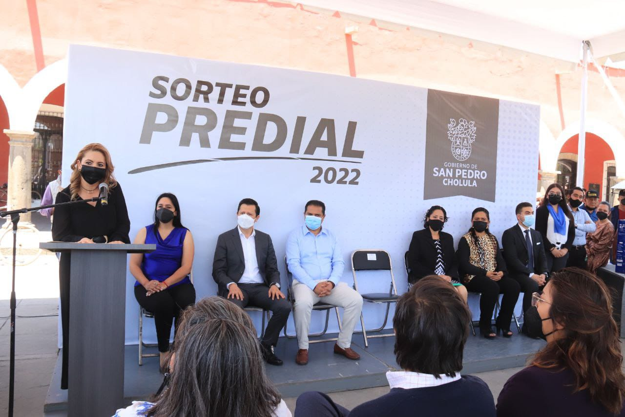 Reconoce Gobierno de Cholula a contribuyentes cumplidos  en el sorteo predial 2022