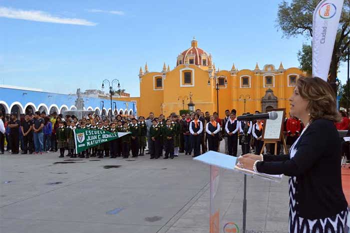 Premian a participantes en desfile patrio en San Pedro