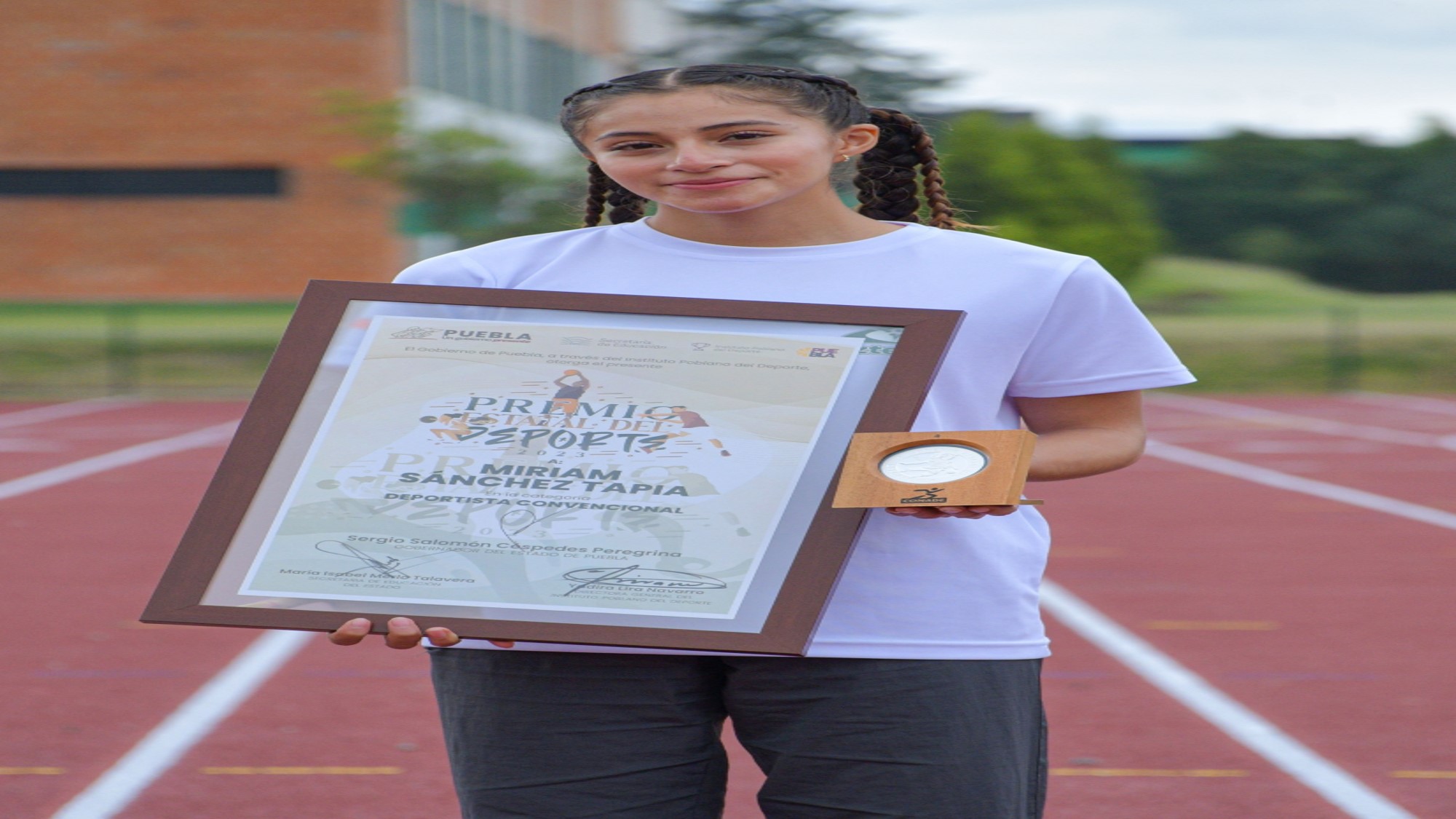 Atleta Azteca recibe Premio Estatal del Deporte
