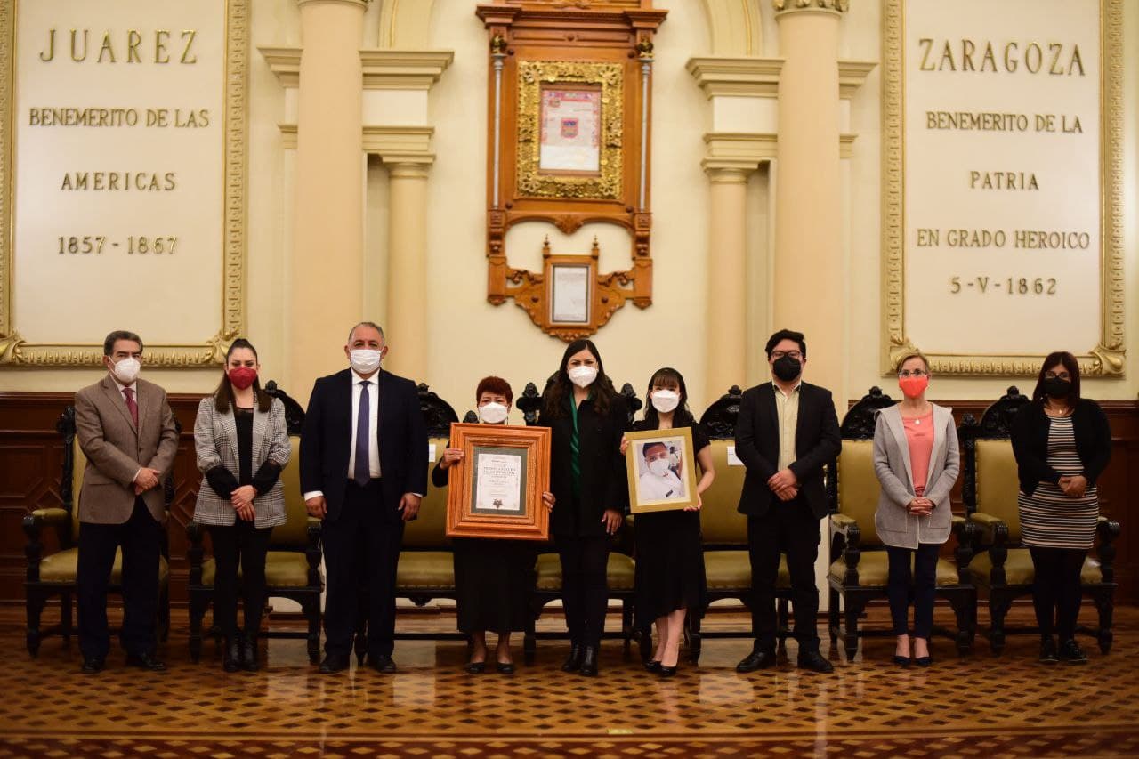 Ayuntamiento de Puebla reconoce labor destacada del personal médico