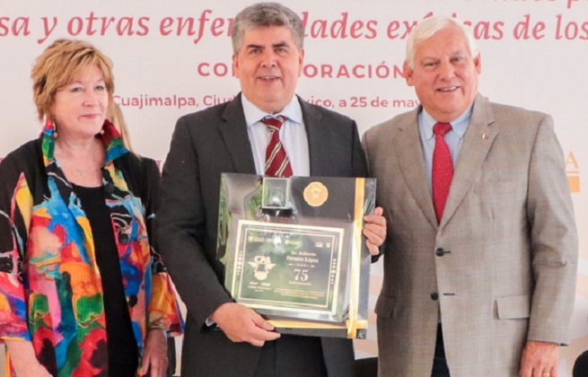 Dan a Roberto Navarro López el Premio Nacional de Sanidad Animal