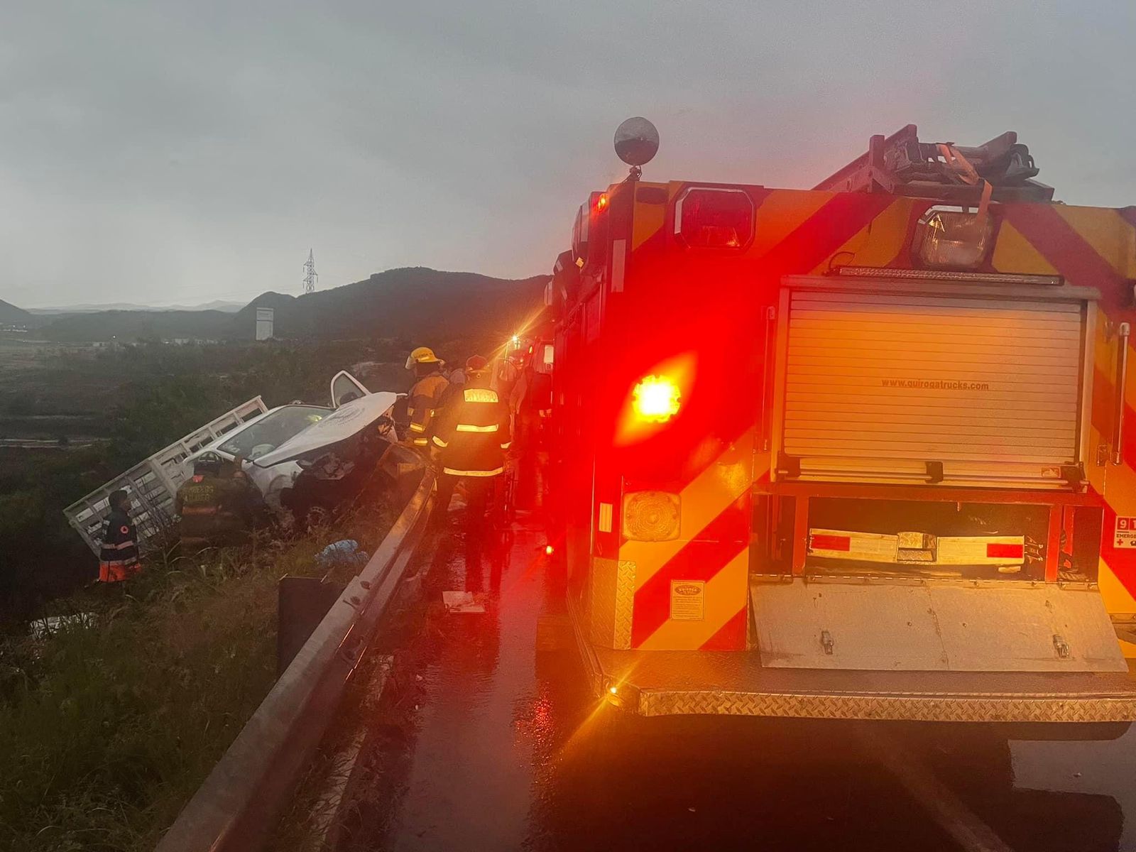 Accidente en la autopista Siglo XXI deja prensado