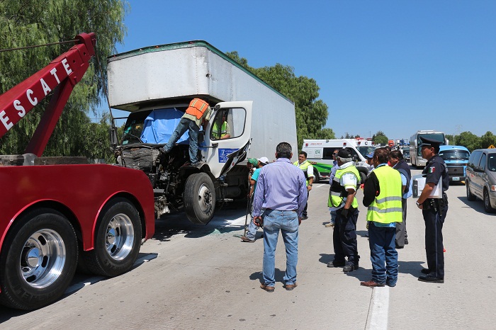 Muere conductor de camión por choque en la autopista Puebla-Orizaba