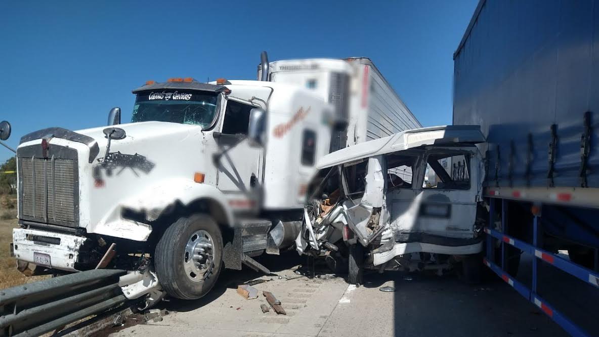 Dos prensados por accidente en la Puebla-Orizaba a la altura de Acatzingo