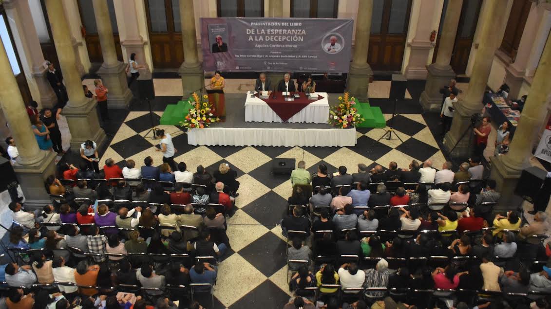 De la esperanza a la decepción, nuevo libro de Aquiles Córdova