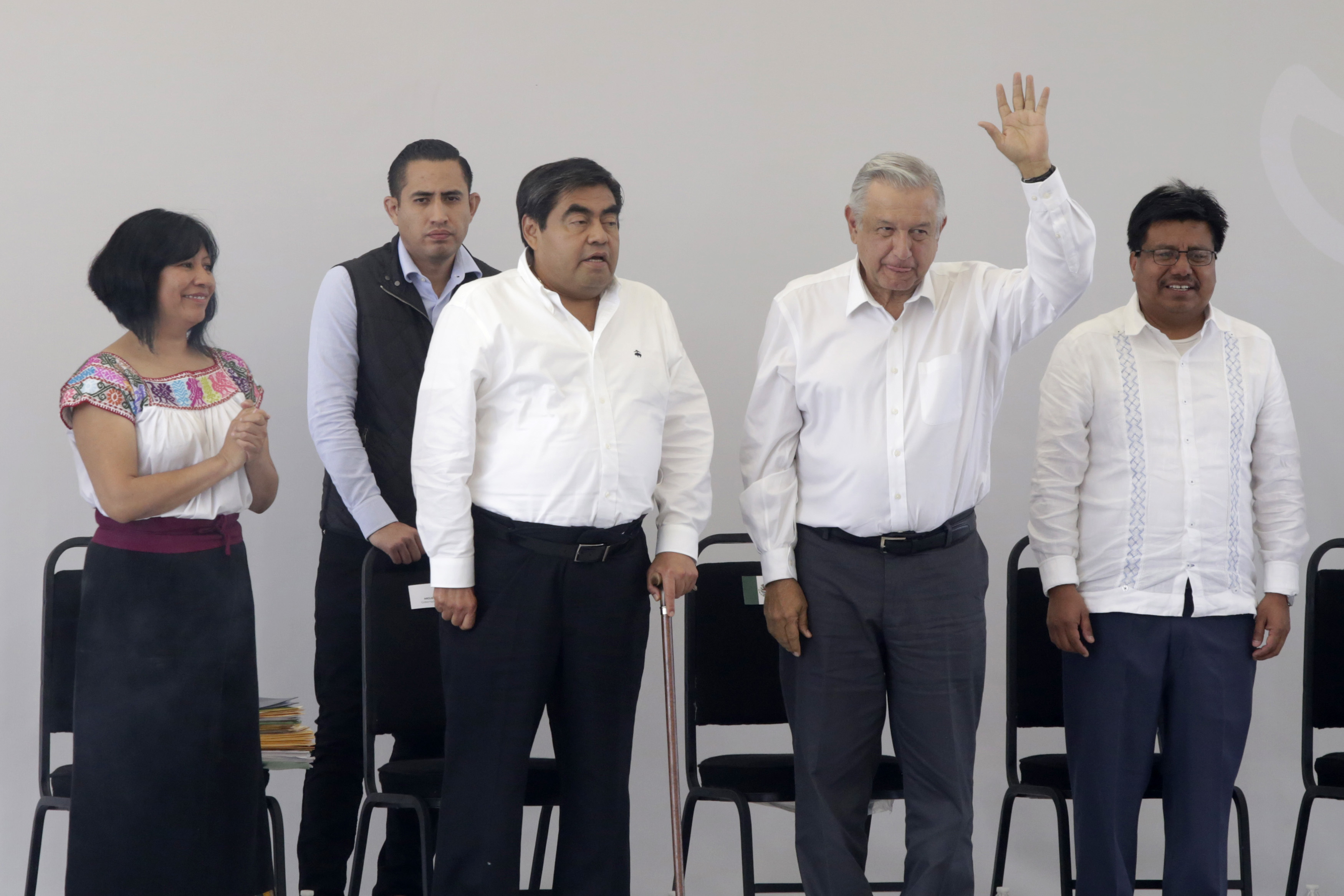 Ni alza en impuestos ni gasolinazos para 2020, promete AMLO