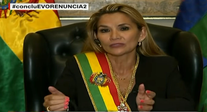 Sin quórum suficiente senadora Jeanine Áñez se asume presidenta de Bolivia