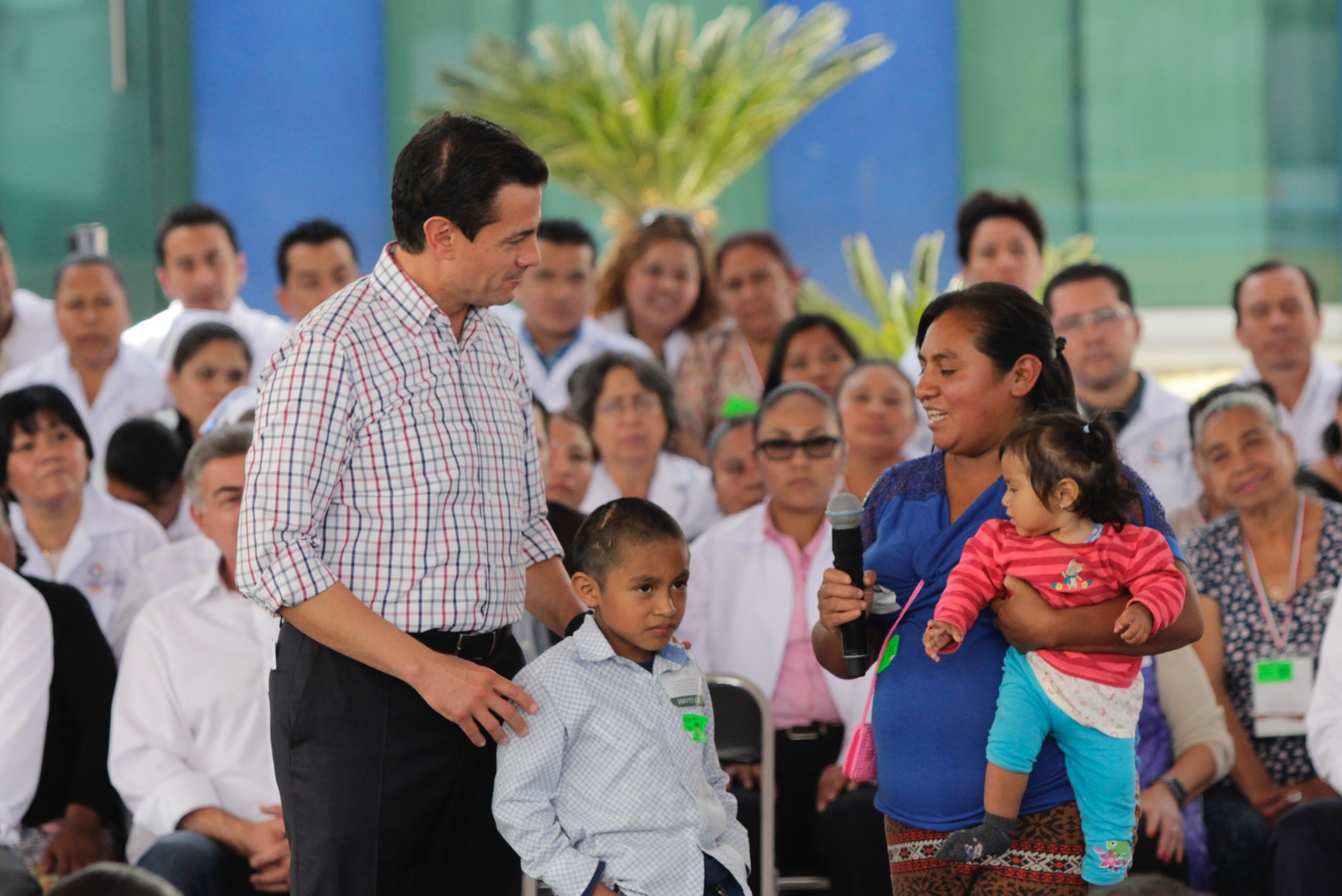 Peña Nieto entrega hospital de Izúcar afectado por sismo del 19S