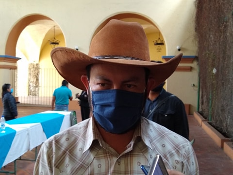 Buscan agricultores de Cuayucatepec secar elote y chile para no registrar pérdidas