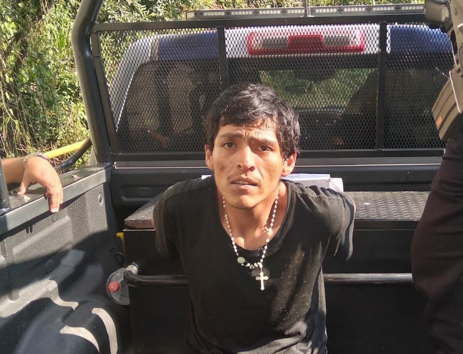 Vecinos capturan a presunto ladrón y lo entregan a la policía en Huauchinango