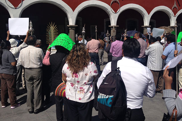 Encabeza sacerdote protesta contra edil de San Pedro Cholula
