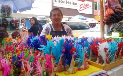 Vendedores de temporada reportan bajas ventas en Texmelucan
