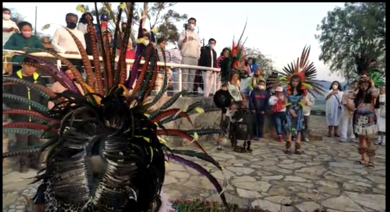 Atlixquenses reciben a la primavera en el cerro de San Miguel