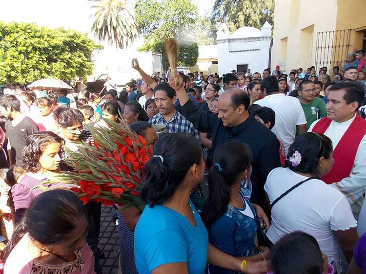 En grande festejan izucarenses a Santo Domingo de Guzmán