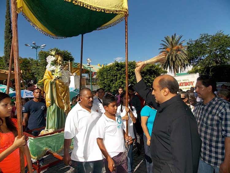 En grande festejan izucarenses a Santo Domingo de Guzmán