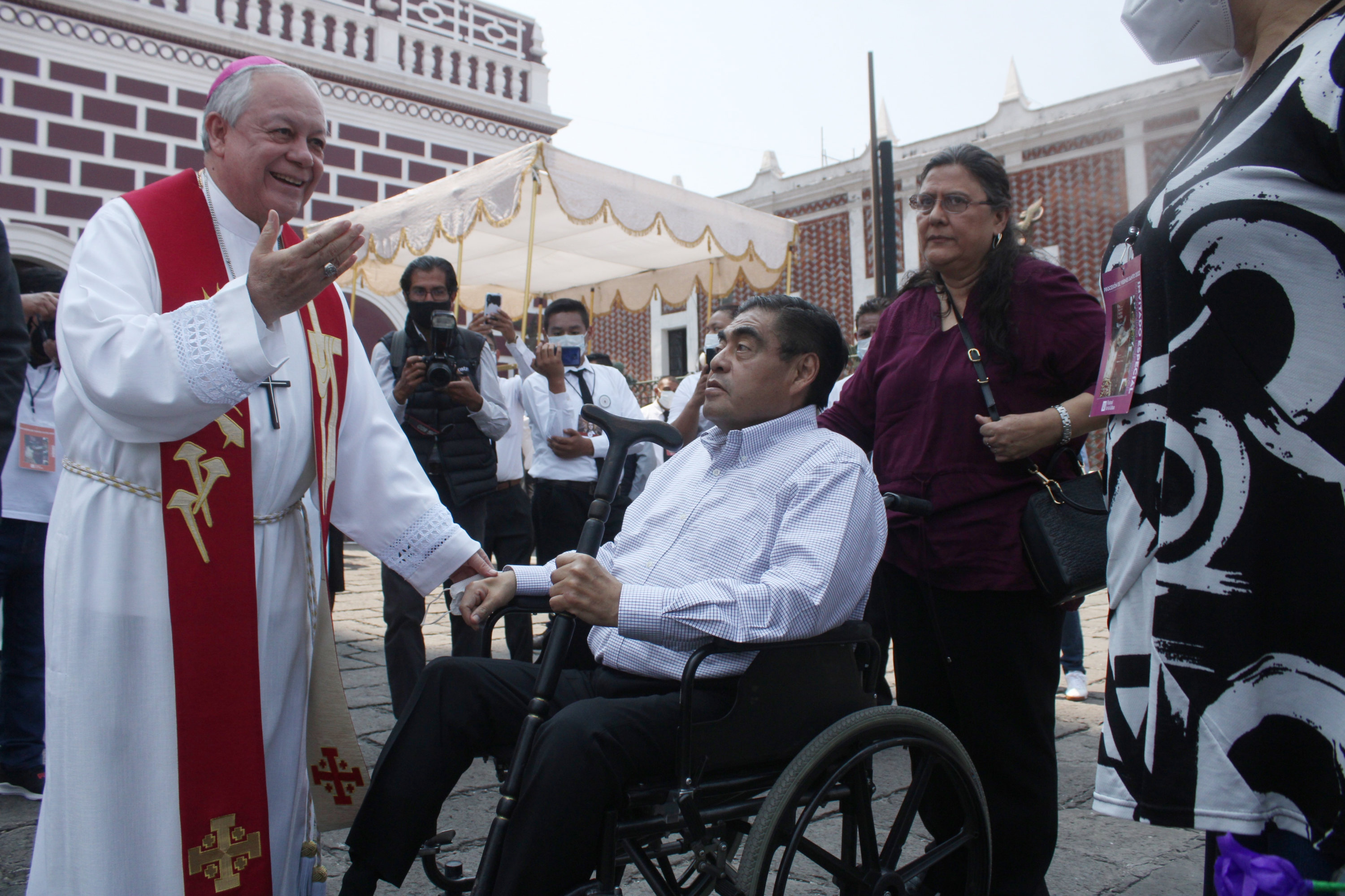 Miguel Barbosa encabeza Procesión de Viernes Santo
