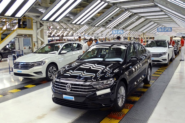 Disminuye 7.2% venta de autos VW 