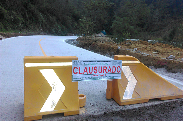 Clausuran Arco Sur de Teziutlán por estar en terrenos forestales