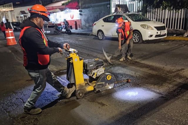 Alistan bacheo nocturno en Texmelucan