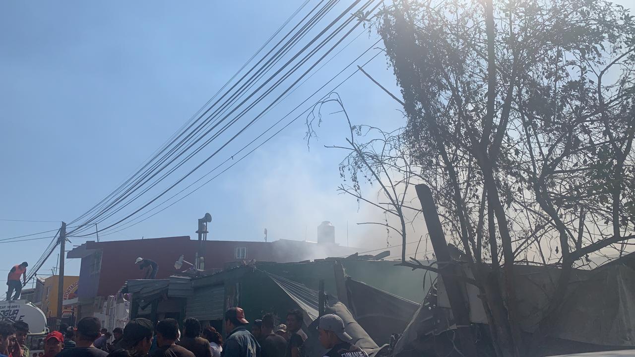 Se les acabó el gas y con fogata generan incendio en Amozoc